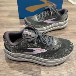Brooks Ghost Max Gray Athletic Shoes